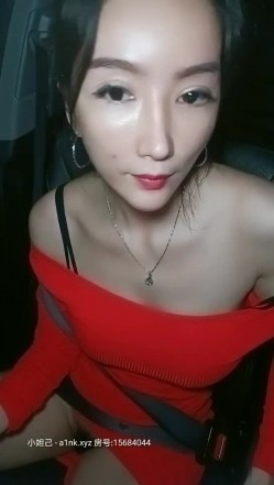 极品身材御姐【苍井户外骚】情人节约炮土豪粉丝停车场偷情玩刺激 穿着衣服站炮猛操 差点被发现 截图8