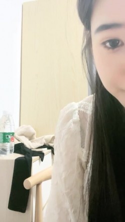 重磅回归，苏州G奶校花，真实线下可约【我不是学妹】，雪白美乳~多汁大肥逼，馒头穴名器还有张好脸蛋，没有一处软肋 截图9