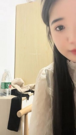 重磅回归，苏州G奶校花，真实线下可约【我不是学妹】，雪白美乳~多汁大肥逼，馒头穴名器还有张好脸蛋，没有一处软肋 截图11