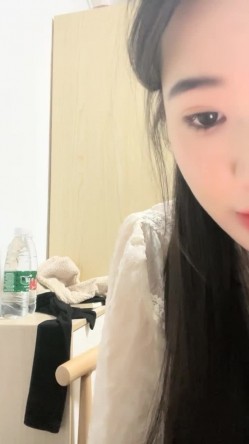 重磅回归，苏州G奶校花，真实线下可约【我不是学妹】，雪白美乳~多汁大肥逼，馒头穴名器还有张好脸蛋，没有一处软肋 截图12
