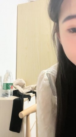 重磅回归，苏州G奶校花，真实线下可约【我不是学妹】，雪白美乳~多汁大肥逼，馒头穴名器还有张好脸蛋，没有一处软肋 截图14