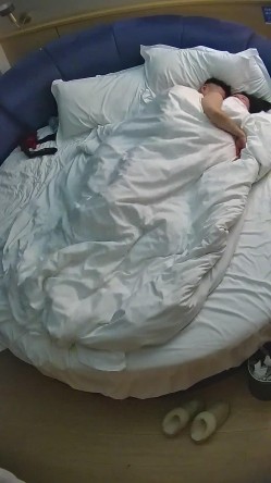 酒店偷拍白皙甜美女和纹身男友入住酒店三天吃饭日常啪啪 截图1