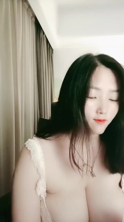 超级巨乳主播『椰汁西米露』高清源码录制35小时直播合集 无毛粉逼健身器材上甩大奶 截图5