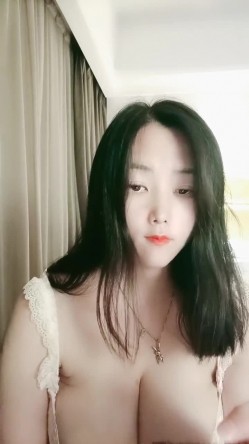超级巨乳主播『椰汁西米露』高清源码录制35小时直播合集 无毛粉逼健身器材上甩大奶 截图8