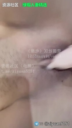 苏州原创绿帽夫妻「淫妻薇ya」《夫妻露脸3P淫乱史》眼神迷离，淫乱无套内射白虎骚逼，实属野男人的肉便玩物 截图2