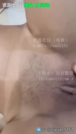 苏州原创绿帽夫妻「淫妻薇ya」《夫妻露脸3P淫乱史》眼神迷离，淫乱无套内射白虎骚逼，实属野男人的肉便玩物 截图5