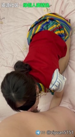 真大神「宝马哥BMWZ」《经典的极品空姐装》2号女主，空姐职业装肉丝高跟，后入狠狠抽插，口交足交调教 截图5