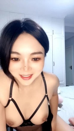 颜值不错的小少妇跟大哥激情啪啪，口活棒棒哒深喉舔弄大鸡巴，激情上位让大哥吃奶抠逼无套爆草内射中出好骚 截图14