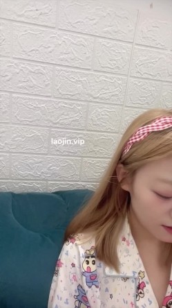 最顶级校花来了！美到炸～【甜甜】，清纯小妹妹，要把自己给插得翻白眼了，太爽太刺激了！ 截图6