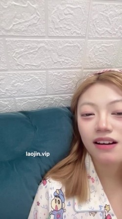 最顶级校花来了！美到炸～【甜甜】，清纯小妹妹，要把自己给插得翻白眼了，太爽太刺激了！ 截图9