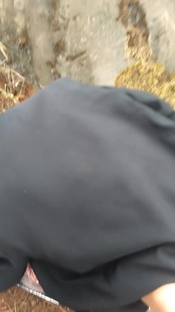 贵在真实城郊边的小山上偶遇岁数很大的老头席地干大妈哎呦哎呦捅的还挺猛方言对白 截图13