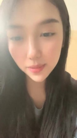 明星脸，几万粉丝的小网红，【偷走一头猪】，清秀女神~长腿骚舞~道具黑牛~逼会下蛋，走在街上回头率肯定高 截图3