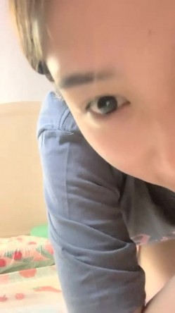 明星脸，几万粉丝的小网红，【偷走一头猪】，清秀女神~长腿骚舞~道具黑牛~逼会下蛋，走在街上回头率肯定高 截图5