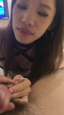 露脸才是王道 极品颜值情侣啪啪私拍泄密，金丝眼镜娘戴上项圈狗链 高贵又淫荡，超级反差母狗 截图14