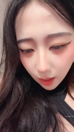 SM绝美校花“菠萝吹吹”骚出天际~喝尿！无套内射 截图1