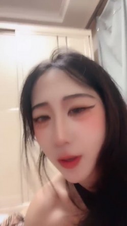 SM绝美校花“菠萝吹吹”骚出天际~喝尿！无套内射 截图4