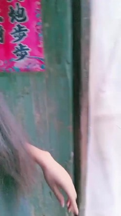 贫困家庭~母女被迫下海，【皮歪歪】，破旧的房子一起互动，反差感极强，爱心扶贫大哥们礼物不停 截图10