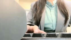 小区的物业美女真骚，【露露儿酱】办公室偷偷玩跳蛋，到厕所自慰，奶子大逼逼肥美 截图3