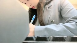 小区的物业美女真骚，【露露儿酱】办公室偷偷玩跳蛋，到厕所自慰，奶子大逼逼肥美 截图4