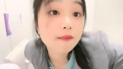 小区的物业美女真骚，【露露儿酱】办公室偷偷玩跳蛋，到厕所自慰，奶子大逼逼肥美 截图15