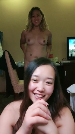 夫妻主玩弄贱奴骚母狗，全程露脸就是哥玩逼玩菊花，小嫂子捅累了换大哥来捅，插的骚逼直冒白浆干到她求饶 截图15