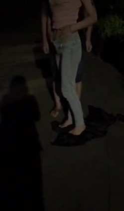 凌晨12点，公园静悄悄地，淫乱男女席地做爱，‘啊啊啊，射到我的逼里，射偏了射偏了，啊舒服啦~！’ 截图1