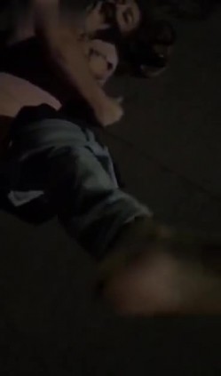 凌晨12点，公园静悄悄地，淫乱男女席地做爱，‘啊啊啊，射到我的逼里，射偏了射偏了，啊舒服啦~！’ 截图4