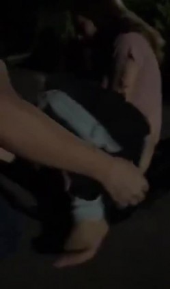 凌晨12点，公园静悄悄地，淫乱男女席地做爱，‘啊啊啊，射到我的逼里，射偏了射偏了，啊舒服啦~！’ 截图7