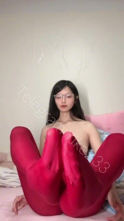 可盐可甜极品大奶清纯女神【小罗老师、旖可】付费露脸视图，露出裸舞性爱调教，年纪虽轻却很反差 截图4
