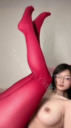 可盐可甜极品大奶清纯女神【小罗老师、旖可】付费露脸视图，露出裸舞性爱调教，年纪虽轻却很反差 截图12
