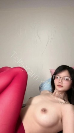 可盐可甜极品大奶清纯女神【小罗老师、旖可】付费露脸视图，露出裸舞性爱调教，年纪虽轻却很反差 截图13