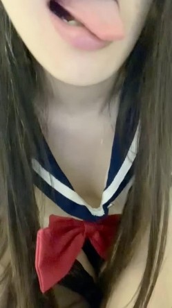 超极品甜美福利姬『许愿次元』 ️多套制服淫语挑逗紫薇勾引诱惑 软萌甜美声娇体柔让人忍不住想侵犯 截图3