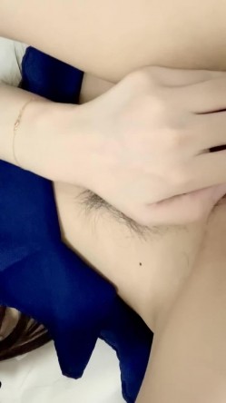 超极品甜美福利姬『许愿次元』 ️多套制服淫语挑逗紫薇勾引诱惑 软萌甜美声娇体柔让人忍不住想侵犯 截图16