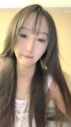 【0咕噜0】近期全网下海最极品青春漂亮的女神，偶像明星般的9分顶级颜值，大大的眼睛炯炯有神 高挑的身材 截图5