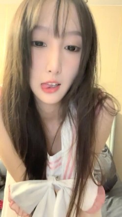 【0咕噜0】近期全网下海最极品青春漂亮的女神，偶像明星般的9分顶级颜值，大大的眼睛炯炯有神 高挑的身材 截图8