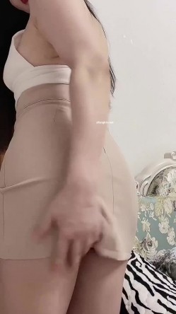 微博红人九头身平面模特御姐【EvE依然】露脸私人订制紫薇福利 女神的蜜穴假屌一捅到底 截图6