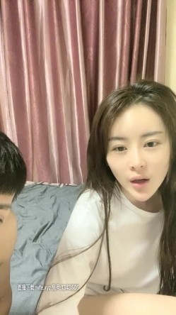新晋清新小美女『爱の玫瑰』和男友激情一炮 无套抽插干尿一床 胸前性感纹身玫瑰在快速抽插中摇晃更显美丽 截图11