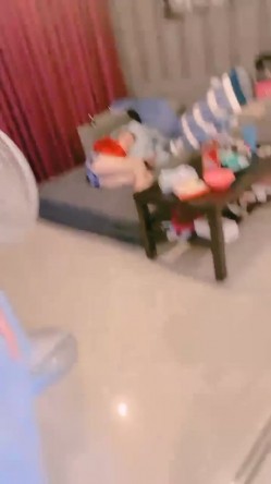 小胡子哥今晚最性福！【一对身材高挑的美腿极品姐妹花】排队着让他轮流操，黑丝美腿高跟 站着后入简直要上天，抱起操顶入好深 截图9