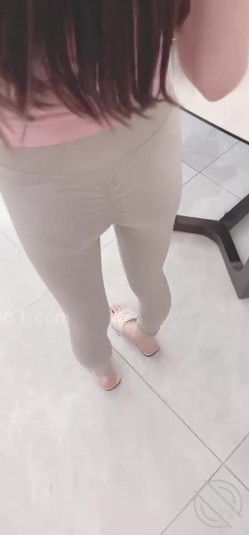 第一次后入练瑜伽的网红嫂子的菊花 ️太紧了插进去一点点 哀嚎不断！ 截图7