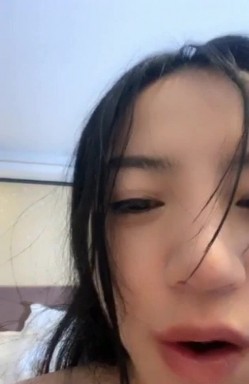 最新火遍全网的超人气网红陈丝丝玩的好嗨啊 神似迪丽热巴 跪舔+喷水+爆菊+粉鲍“好骚啊” 截图16