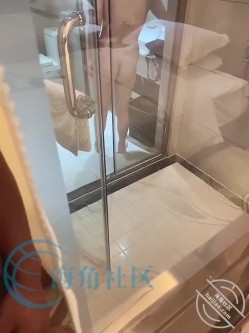 海角侄子爆肏嫂子27.0 老妈待女友去喝酒 偷偷约嫂子到酒店再次开苞小屁眼 开档黑丝湿淋淋骚穴 截图2