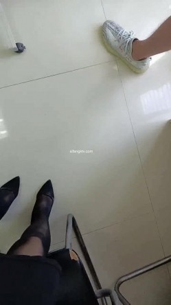 【漂亮女老师】英语老师边上课~边跳蛋喷水~一举两得4~24岁，985高校川大女硕士，晒录取通知书，真是骚逼啊 截图4