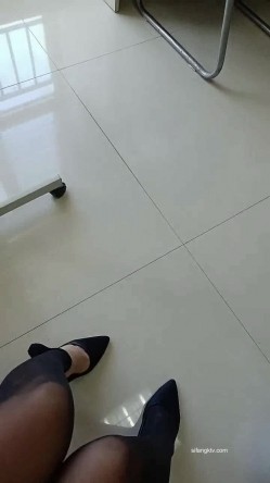 【漂亮女老师】英语老师边上课~边跳蛋喷水~一举两得4~24岁，985高校川大女硕士，晒录取通知书，真是骚逼啊 截图8