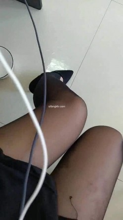 【漂亮女老师】英语老师边上课~边跳蛋喷水~一举两得4~24岁，985高校川大女硕士，晒录取通知书，真是骚逼啊 截图13