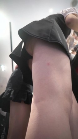 牛逼偷拍大神漫展偷拍不少美女下面 偶遇身高170cm以上的连衣裙白色高跟鞋小姐姐不穿内裤逼毛超多性感 截图16