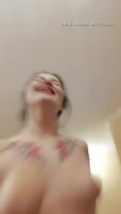 【专业操老外】一个小伙三个洋妞 叠着罗汉 玩着口爆 双奶夹鸡 相互抢着上 让我很难选择 截图15