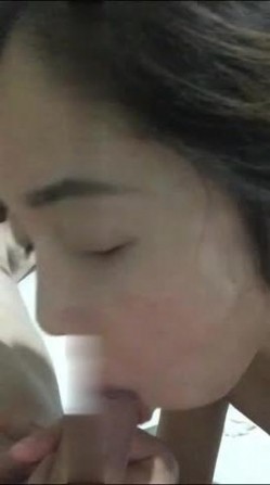 这是谁老婆，我让她对着镜头吃鸡巴 她说“你要求的太多了” 截图1