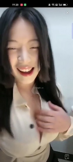 【抖音泄密】48W粉巨乳女神，【美艳后妈_冷艳小姨】，闪现6V+会议室 截图9