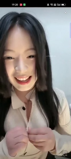 【抖音泄密】48W粉巨乳女神，【美艳后妈_冷艳小姨】，闪现6V+会议室 截图10