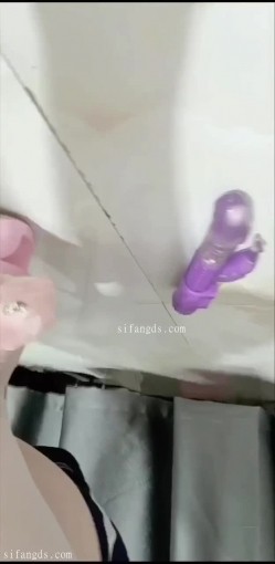 精品推荐 【快手】苗条靓丽妹子『带走蓝仙儿』各类丝袜淫语裸舞自慰喷尿超诱惑 截图4
